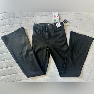 Hi-Rise Flare Jeans in Black